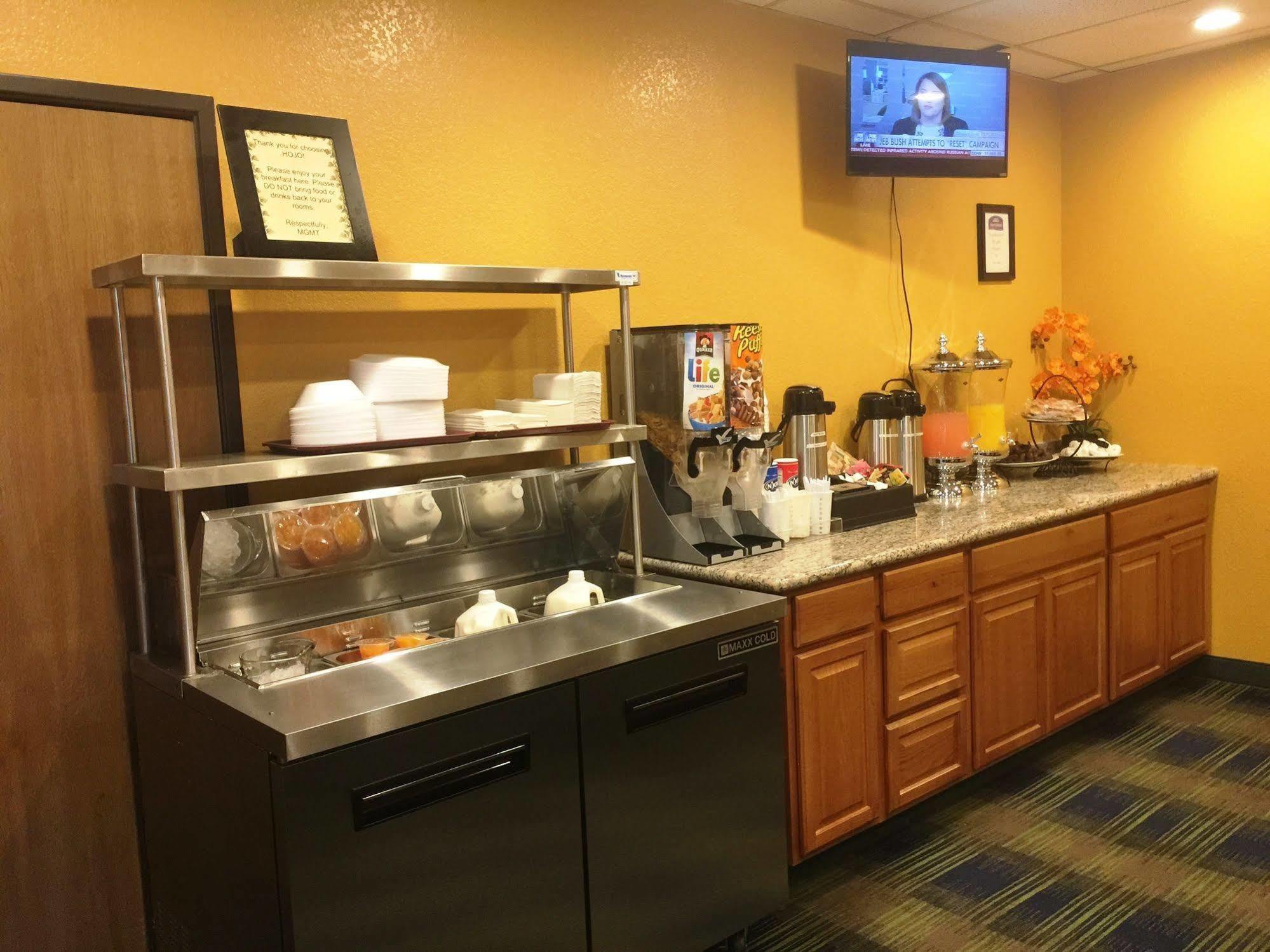 Howard Johnson By Wyndham Denver West Wheat Ridge Esterno foto
