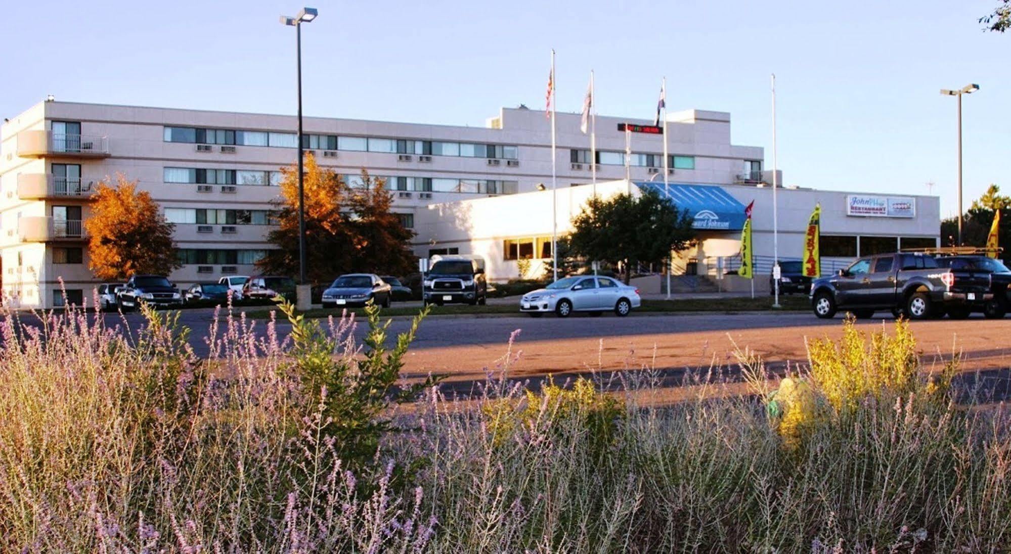 Howard Johnson By Wyndham Denver West Wheat Ridge Esterno foto