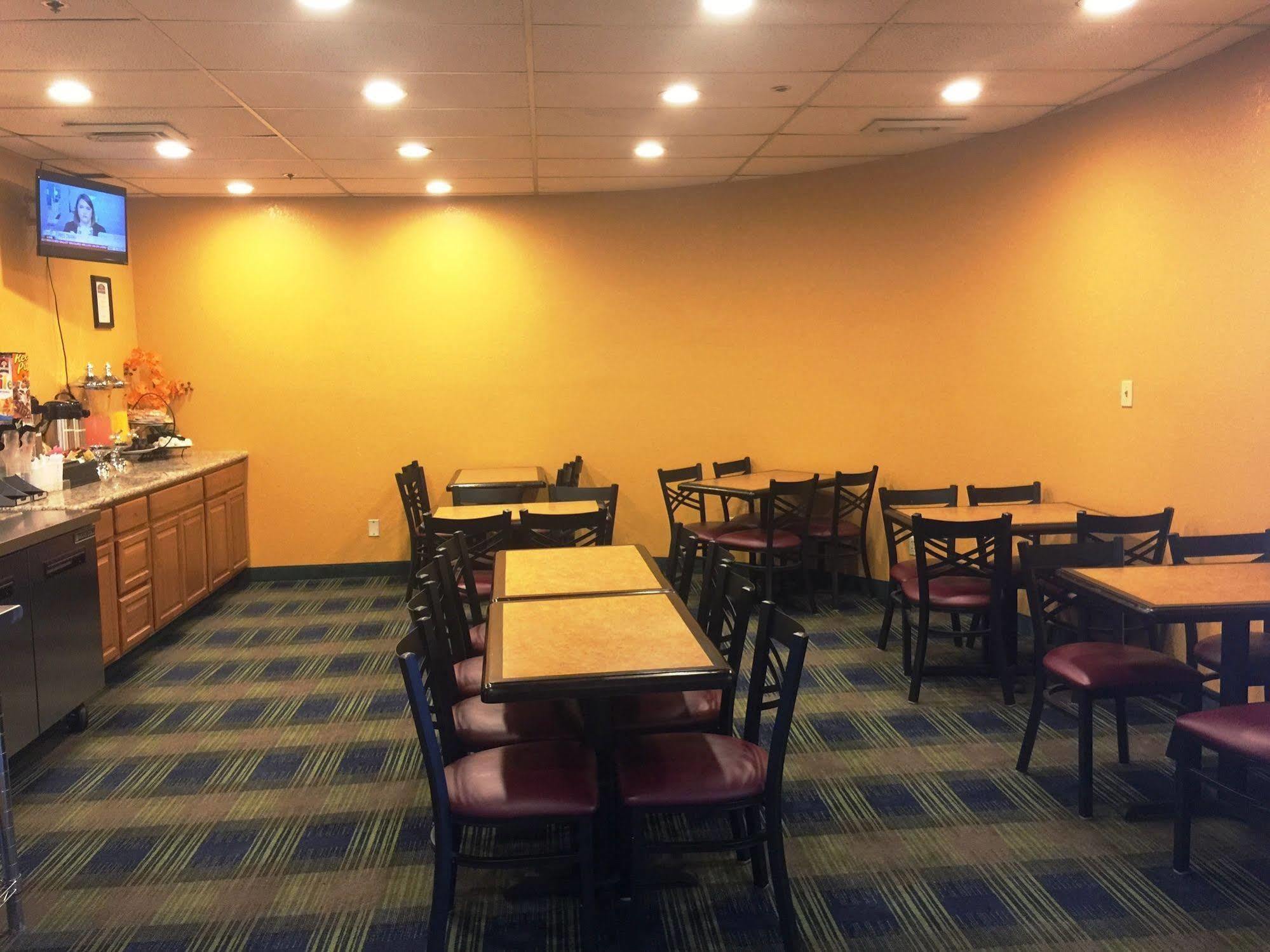 Howard Johnson By Wyndham Denver West Wheat Ridge Esterno foto