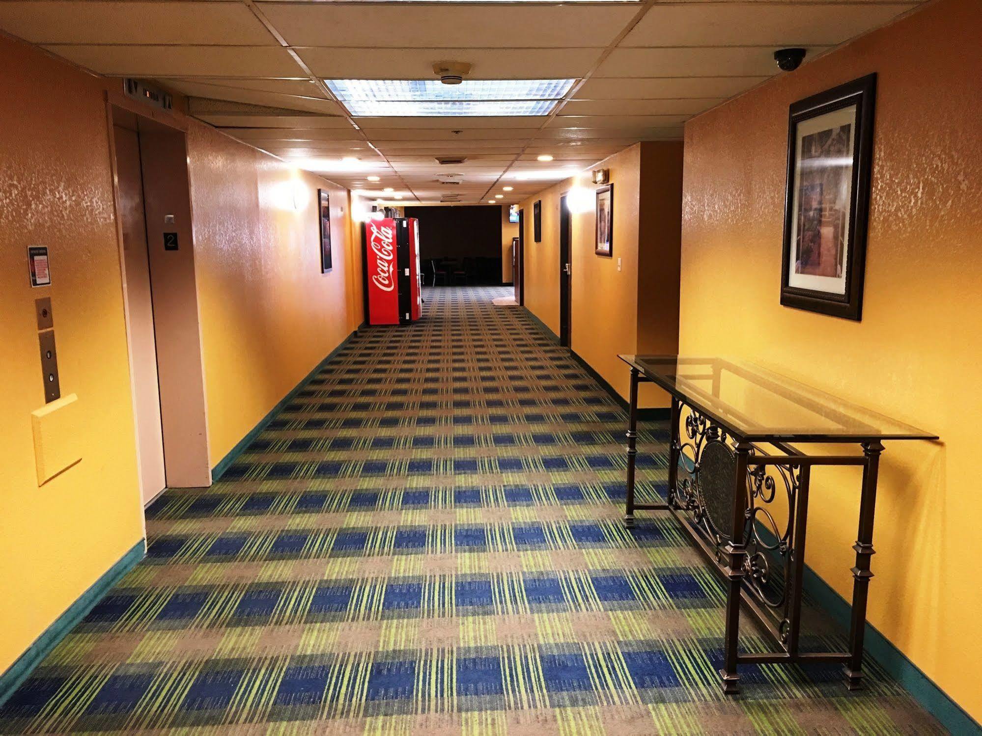 Howard Johnson By Wyndham Denver West Wheat Ridge Esterno foto