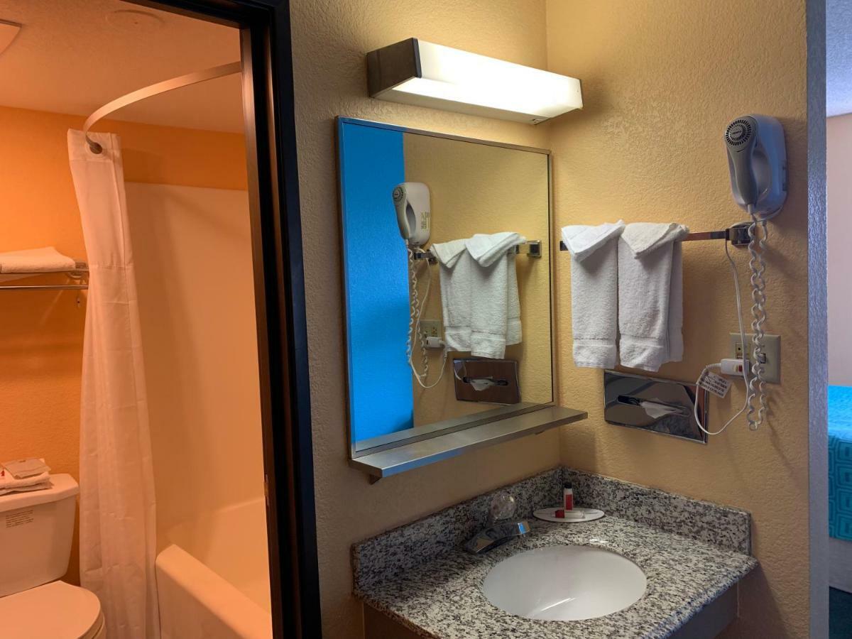 Howard Johnson By Wyndham Denver West Wheat Ridge Esterno foto