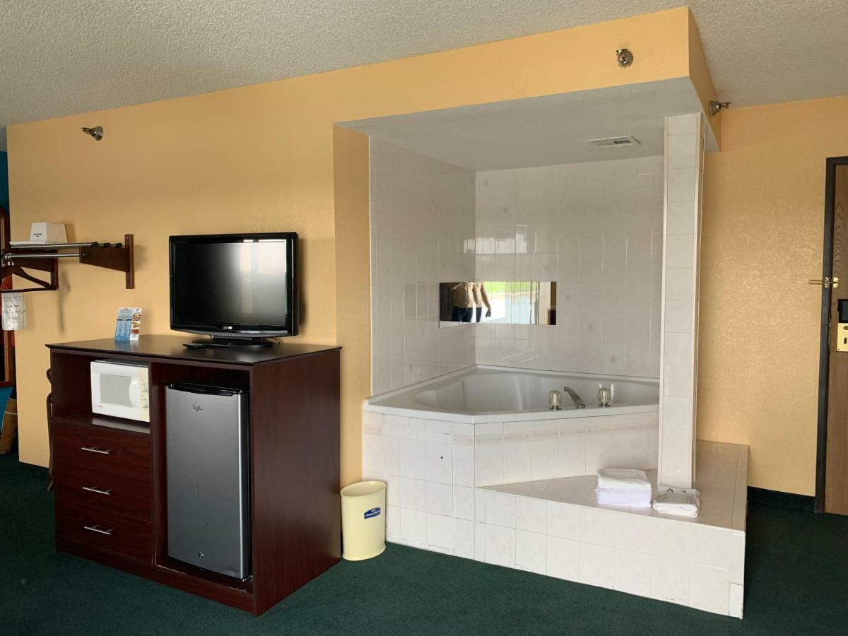Howard Johnson By Wyndham Denver West Wheat Ridge Esterno foto